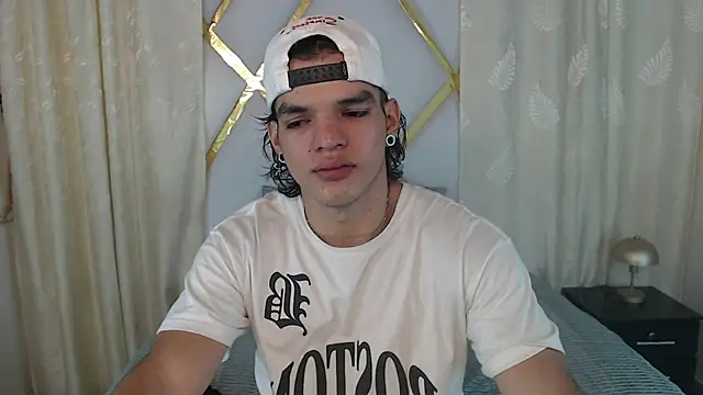 Snapshot of AlbertBernal69 chatting on February 2025 02:14:01 AM AlbertBernal69 online show from February 2025 02:14:01 AM