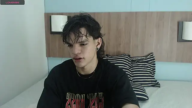 Snapshot of AlbertBernal69 chatting on February 2025 02:42:02 AM AlbertBernal69 online show from February 2025 02:42:02 AM
