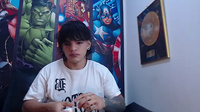 Snapshot of AlbertBernal69 chatting on March 2025 09:34:02 AM AlbertBernal69 online show from March 2025 09:34:02 AM