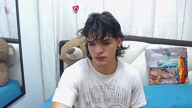 Snapshot of AlbertBernal69 chatting on March 2025 03:26:01 AM AlbertBernal69 online show from March 2025 03:26:01 AM