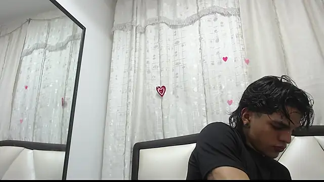 Snapshot of AlbertBernal69 chatting on March 2025 07:35:02 AM AlbertBernal69 online show from March 2025 07:35:02 AM