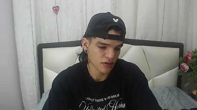 Snapshot of AlbertBernal69 chatting on March 2025 03:09:02 AM AlbertBernal69 online show from March 2025 03:09:02 AM