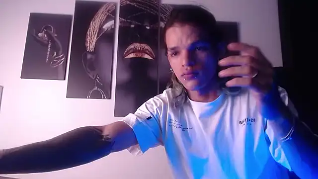 Snapshot of AlbertBernal69 chatting on November 2025 03:06:01 AM AlbertBernal69 online show from November 2025 03:06:01 AM