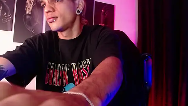 Snapshot of AlbertBernal69 chatting on November 2025 11:42:01 AM AlbertBernal69 online show from November 2025 11:42:01 AM