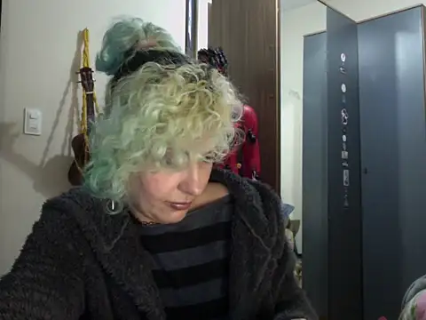 Snapshot of MariLouM chatting on June 2026 08:57:02 PM MariLouM online show from June 2026 08:57:02 PM
