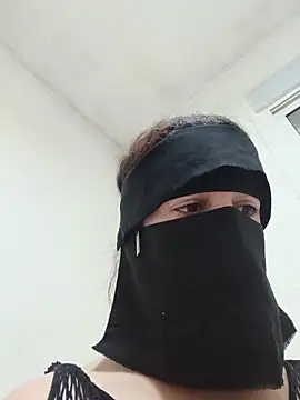 Snapshot of KHALIJIA-ARABIA-couple chatting on May 2026 10:15:02 PM KHALIJIA-ARABIA-couple online show from May 2026 10:15:02 PM
