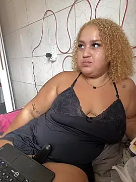 Snapshot of MinaBoss chatting on February 2025 04:39:02 PM MinaBoss online show from February 2025 04:39:02 PM