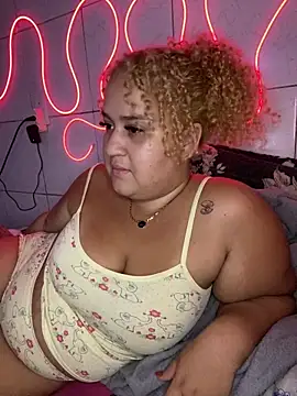 Snapshot of MinaBoss chatting on February 2025 02:19:01 AM MinaBoss online show from February 2025 02:19:01 AM