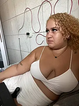 Snapshot of MinaBoss chatting on February 2025 02:26:02 PM MinaBoss online show from February 2025 02:26:02 PM