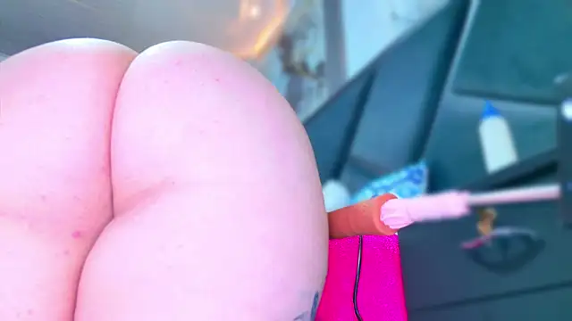 NathaxaLeans online show from December 2025 11:51:01 AM