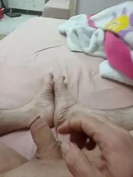 Hardapple01 online show from March 2025 08:00:02 PM