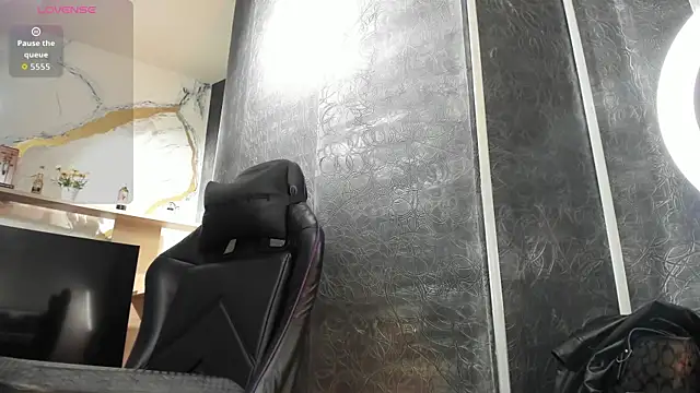 LunaBaker-1 online show from October 2025 09:05:02 PM