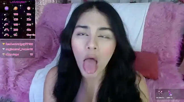 Snapshot of Saray_Cute_ chatting on December 2024 04:32:02 PM Saray Cute online show from December 2024 04:32:02 PM