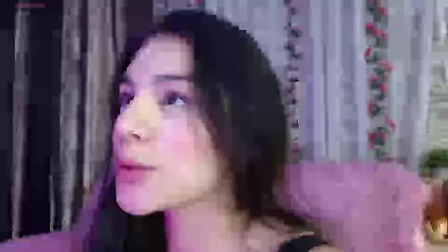 Snapshot of Saray_Cute_ chatting on December 2024 06:20:02 PM Saray Cute online show from December 2024 06:20:02 PM
