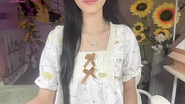 Snapshot of Your-Sunshine chatting on November 2025 04:08:01 PM Your-Sunshine online show from November 2025 04:08:01 PM