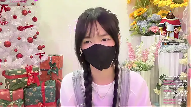 Snapshot of Your-Sunshine chatting on November 2025 06:35:01 PM Your-Sunshine online show from November 2025 06:35:01 PM