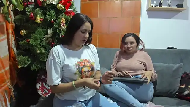Snapshot of _girls_on_fire_ chatting on December 2024 11:35:02 PM girls on fire online show from December 2024 11:35:02 PM