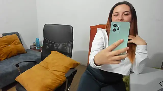Snapshot of _girls_on_fire_ chatting on February 2025 11:53:01 PM girls on fire online show from February 2025 11:53:01 PM