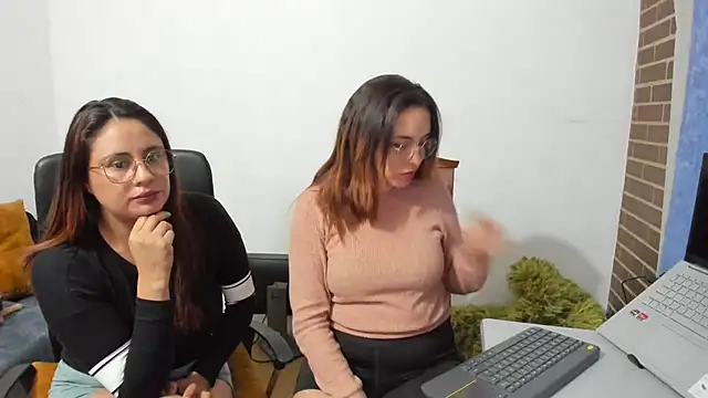 Snapshot of _girls_on_fire_ chatting on March 2025 02:30:02 AM girls on fire online show from March 2025 02:30:02 AM