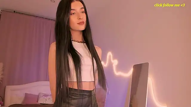 Snapshot of LauraCoy chatting on July 2026 09:11:01 PM LauraCoy online show from July 2026 09:11:01 PM