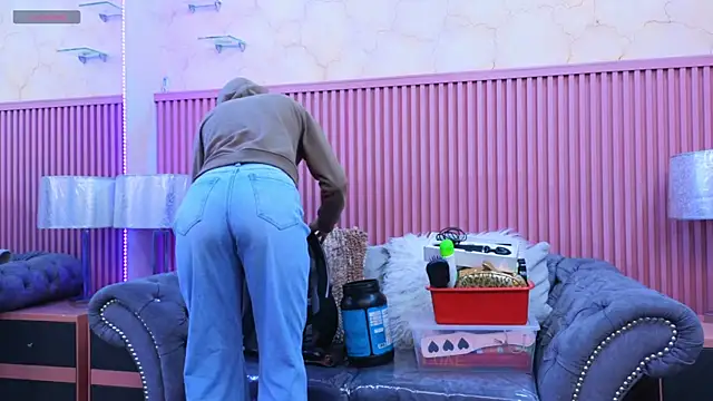 Emiily Scott1 online show from January 2025 12:35:01 PM