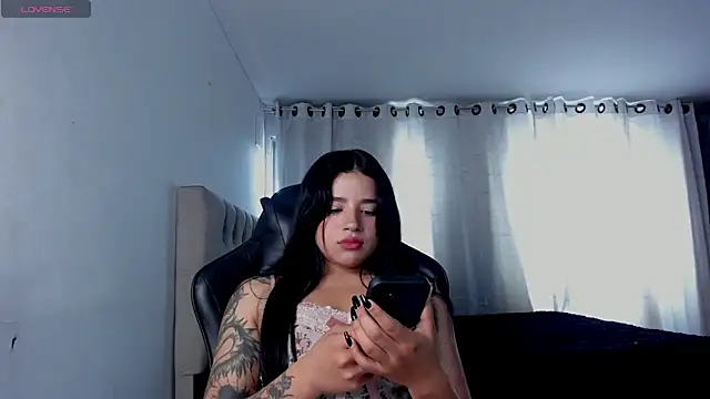 aliice walker  online show from April 2026 05:38:02 PM