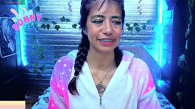 Roxanbunny1 online show from March 2026 04:18:01 PM