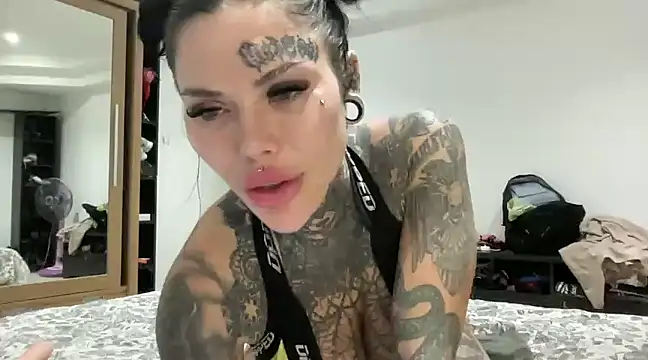 claudiacvc95 online show from February 2025 12:57:02 PM