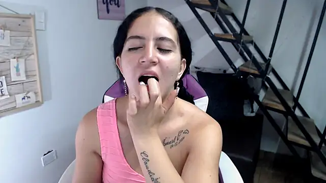 Snapshot of samantha_baby_ chatting on October 2025 06:16:02 PM samantha baby online show from October 2025 06:16:02 PM