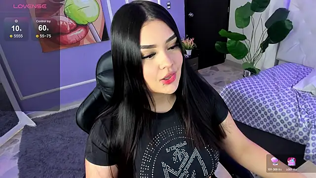 martinasaez online show from December 2025 09:00:01 PM