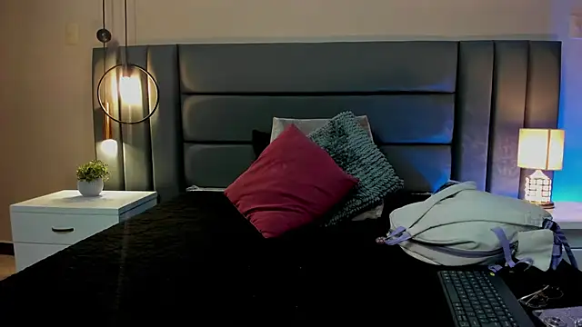 NoraDasilva online show from October 2025 01:23:01 PM