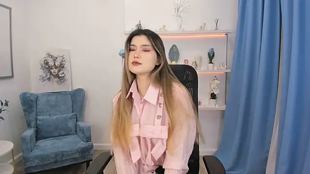 AnneTLi online show from October 2025 03:17:01 AM