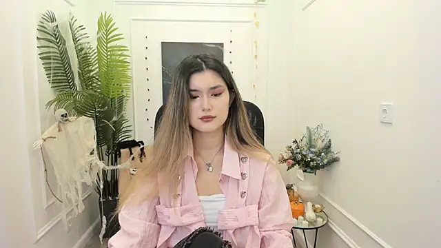 AnneTLi online show from October 2025 03:19:01 AM