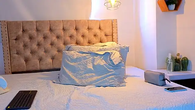 KeryHillson online show from March 2026 03:47:01 PM