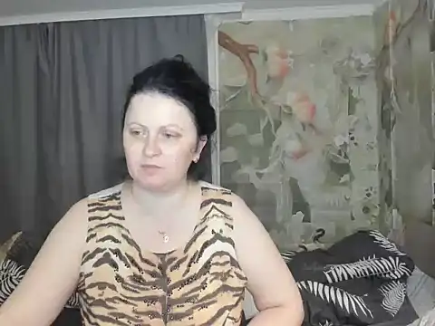 Lillian2 online show from November 2025 10:58:02 AM