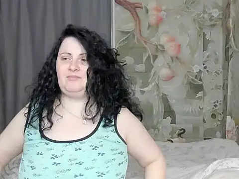 Snapshot of Lillian2 chatting on April 2026 06:42:01 PM Lillian2 online show from April 2026 06:42:01 PM
