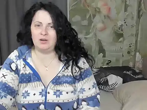 Snapshot of Lillian2 chatting on May 2026 01:43:01 AM Lillian2 online show from May 2026 01:43:01 AM