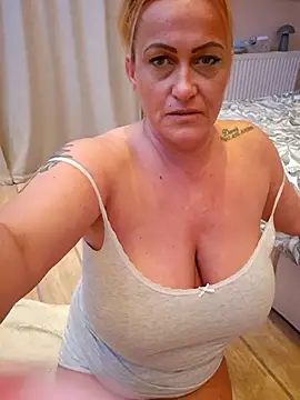 Isabellaa04 online show from April 2026 06:35:01 PM