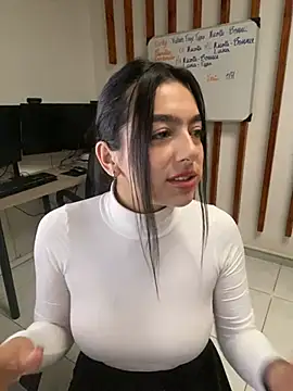 Nicollemays online show from February 2025 12:11:02 PM