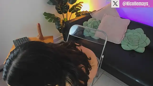 Nicollemays online show from February 2025 06:19:01 PM