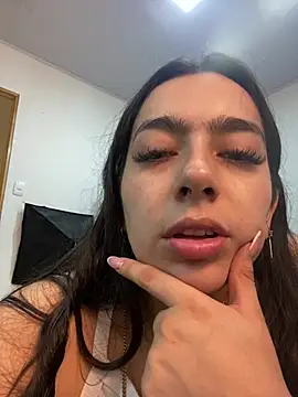 Nicollemays online show from March 2025 12:14:02 PM