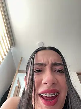 Nicollemays online show from March 2026 03:26:01 PM