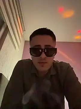 WhiteeMen online show from November 2025 08:42:02 PM