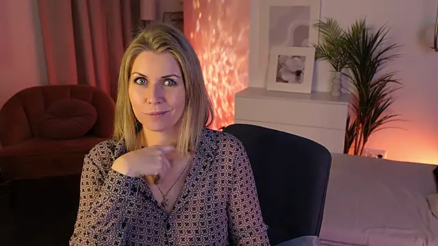 Annie Light online show from December 2025 06:07:02 AM