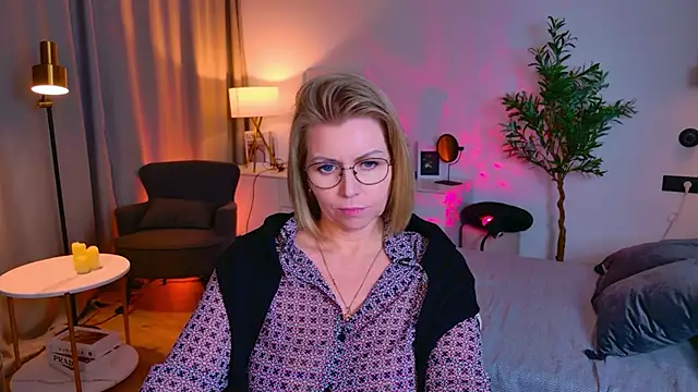 Snapshot of Annie_Light chatting on April 2026 01:41:02 PM Annie Light online show from April 2026 01:41:02 PM