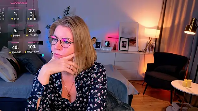 Snapshot of Annie_Light chatting on May 2026 06:53:01 AM Annie Light online show from May 2026 06:53:01 AM