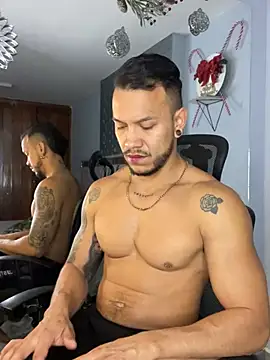 ARON TAYLER01 online show from December 2024 12:44:02 PM