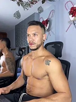 ARON TAYLER01 online show from December 2024 12:33:01 PM