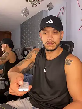 ARON TAYLER01 online show from December 2024 04:14:02 PM