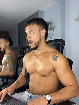 ARON TAYLER01 online show from February 2025 12:39:01 PM